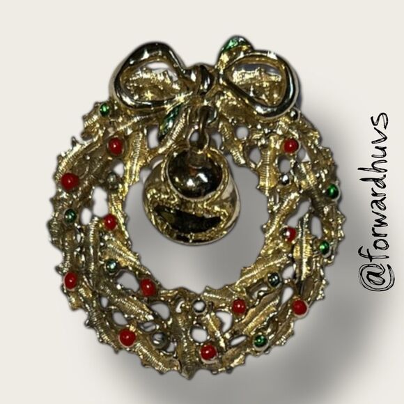 Bundle Sale 3 for $15 | Vintage Christmas Wreath Brooch with Articulated Bell - Picture 1 of 8